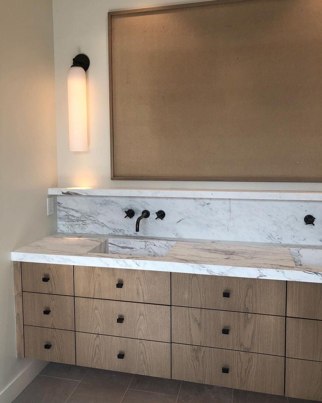 Apportez Chaleur et élégance avec la Sconce en Verre Artisanal
