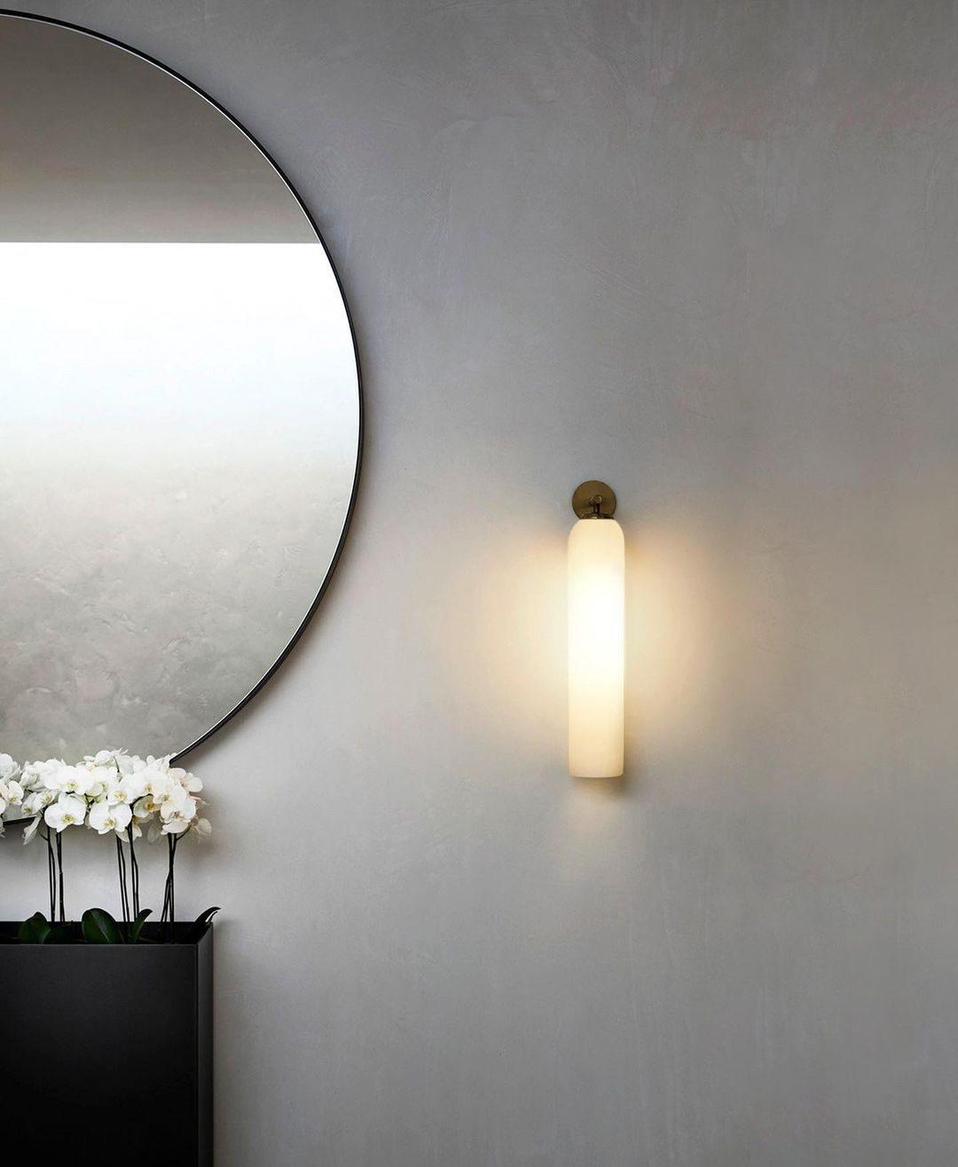Apportez Chaleur et élégance avec la Sconce en Verre Artisanal