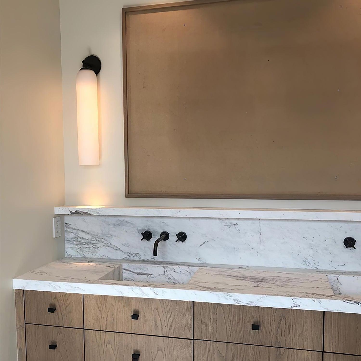 Apportez Chaleur et élégance avec la Sconce en Verre Artisanal