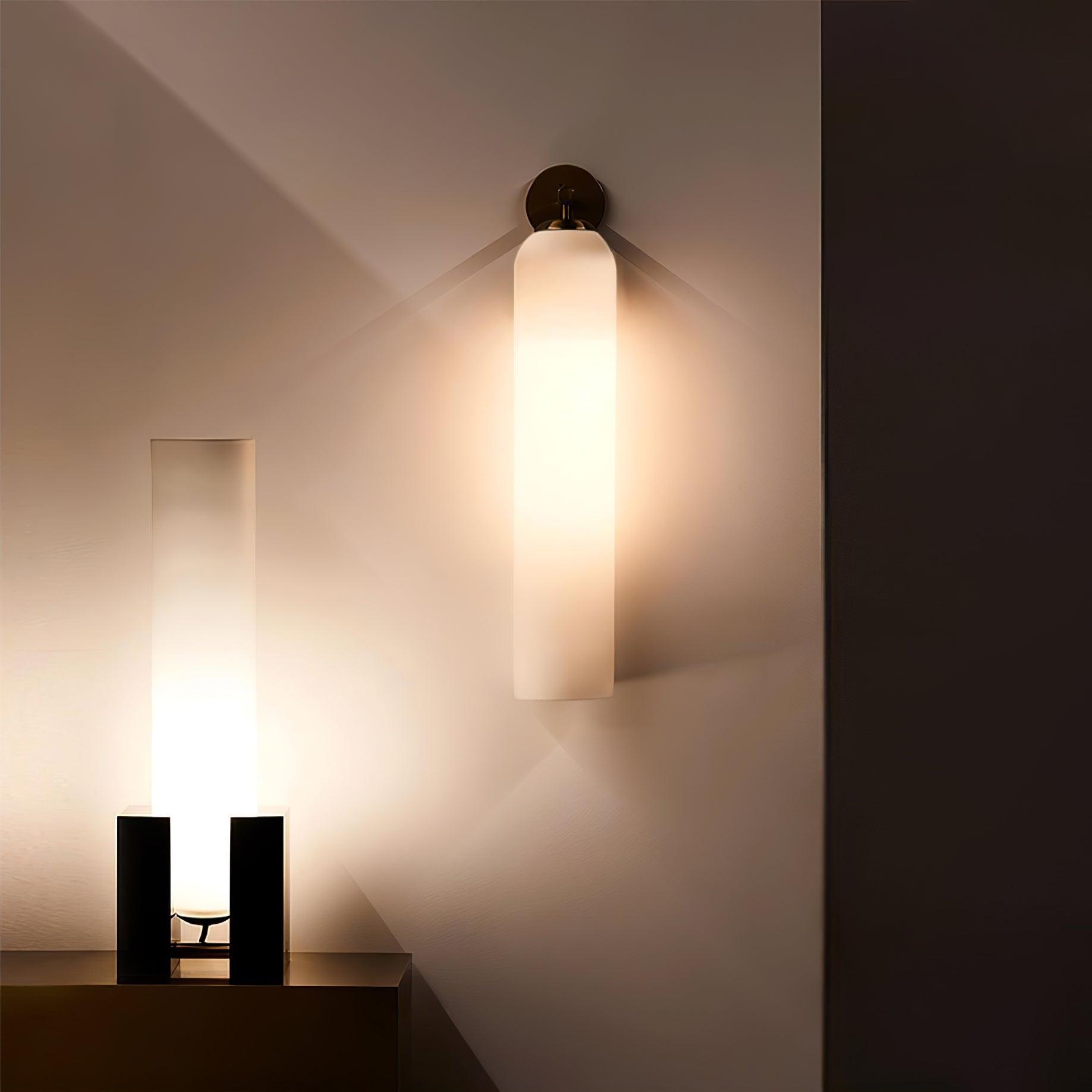 Apportez Chaleur et élégance avec la Sconce en Verre Artisanal