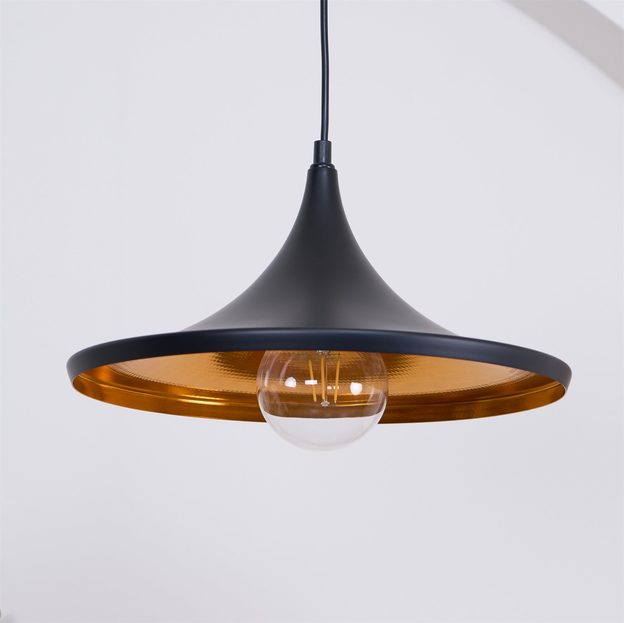 Illuminez votre Espace avec L'élégante Beat Hängeleuchte