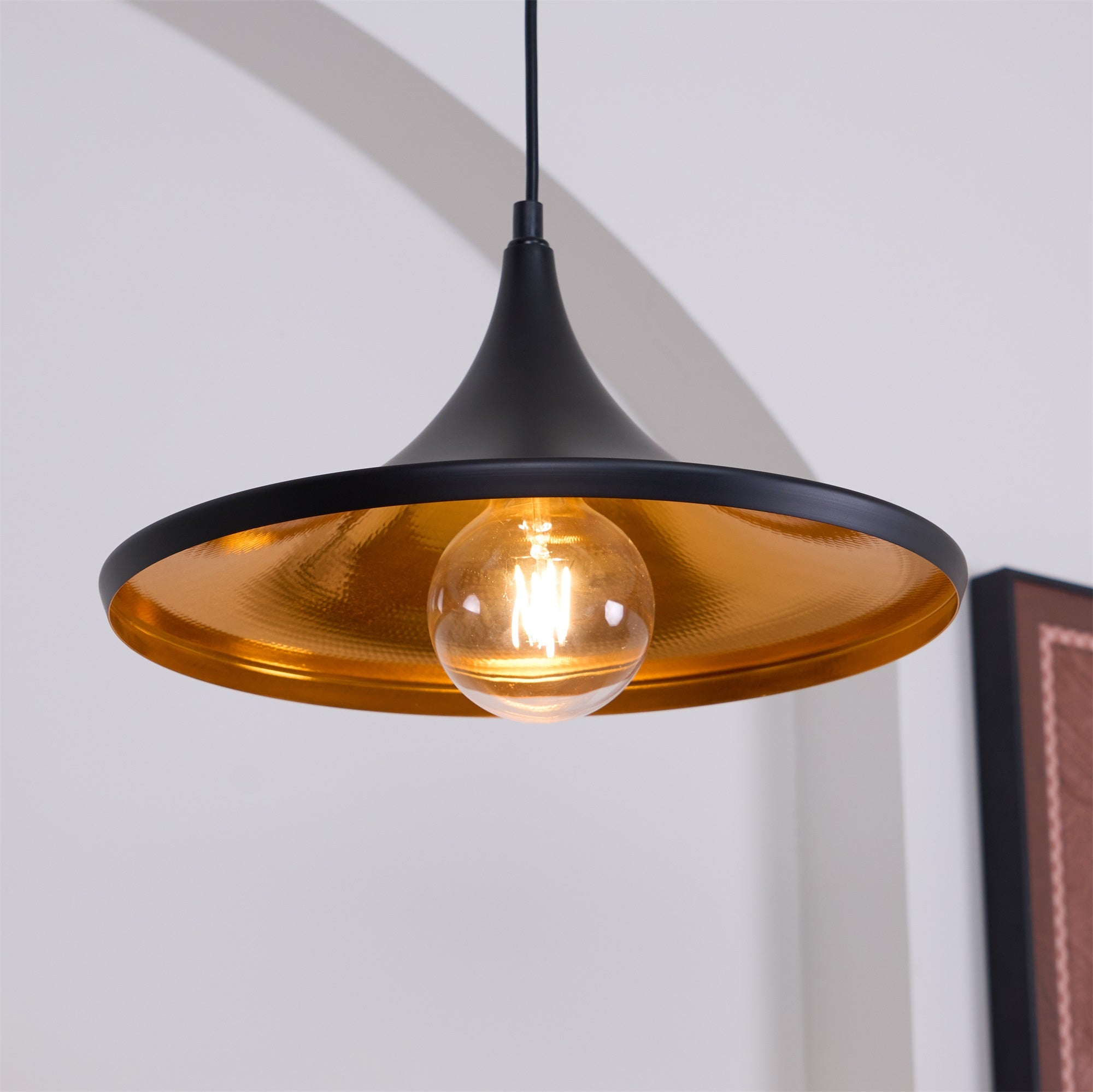 Illuminez votre Espace avec L'élégante Beat Hängeleuchte