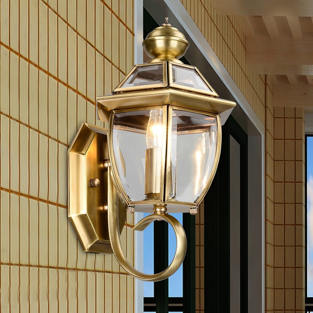 Éclairez votre Extérieur avec L'élégante Antiken Messing Lampe