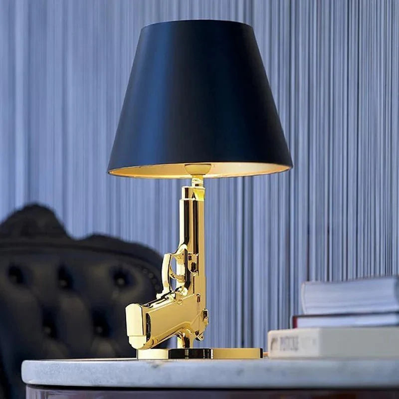 Lampe de Bureau Artdelumière en Forme de Pistolet élégante et Unique