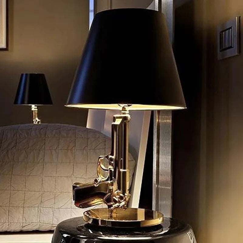 Lampe de Bureau Artdelumière en Forme de Pistolet élégante et Unique