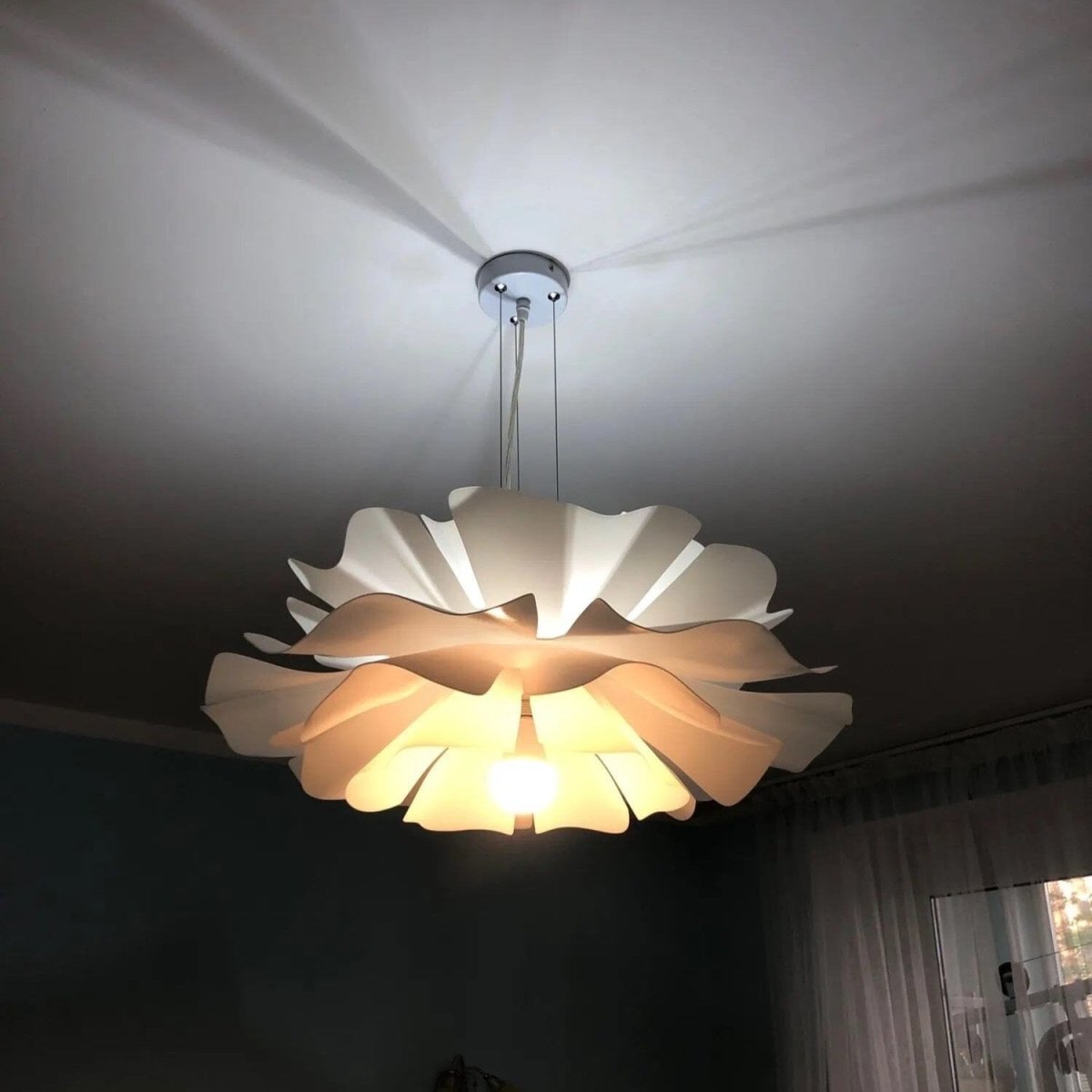 Illuminez votre Intérieur avec la Pendelleuchte Cloud Flower élégante