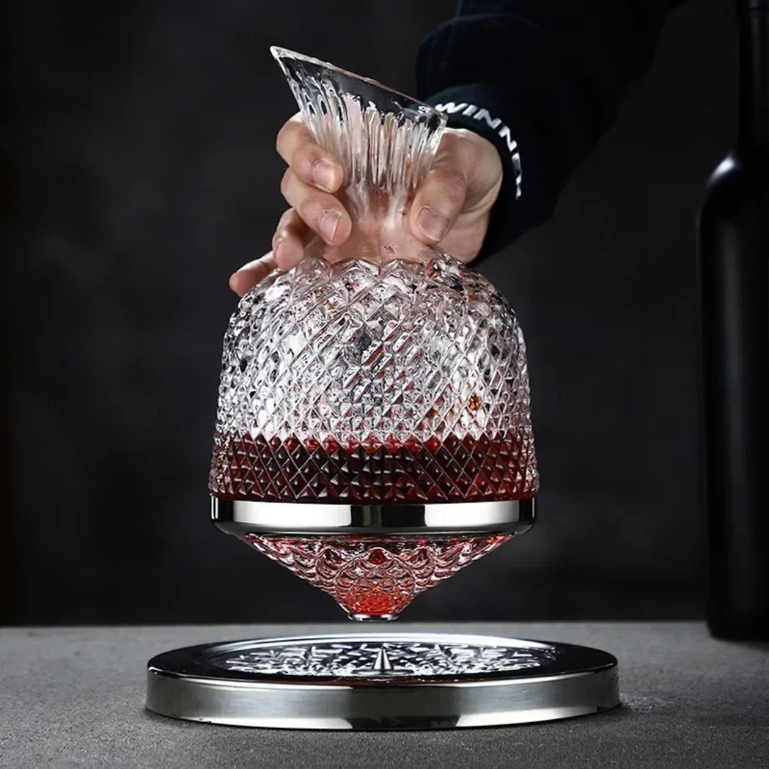 Décanteur en cristal Kristall Spin avec accents en argent pour chaque amoureux du vin