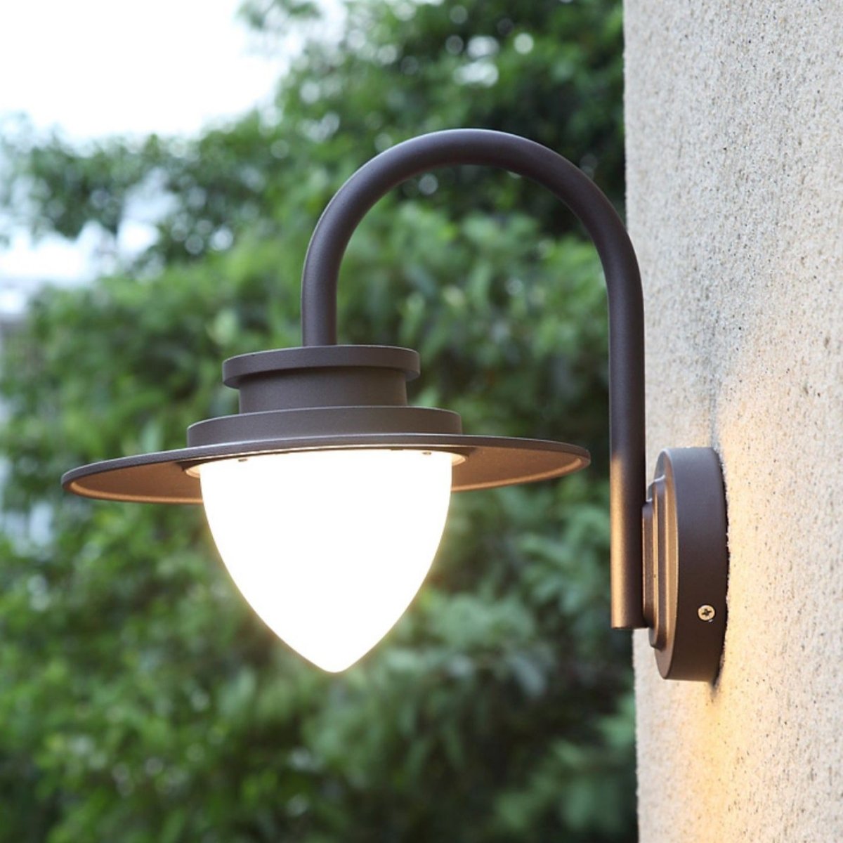 Illuminez votre Extérieur avec la Dennenappel Buitenwandlamp élégante