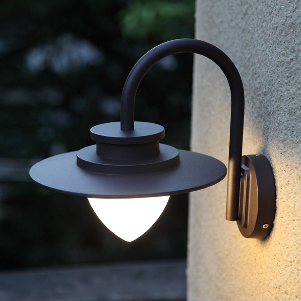 Illuminez votre Extérieur avec la Dennenappel Buitenwandlamp élégante