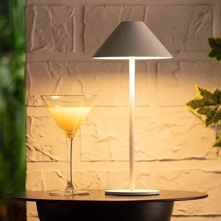 Notre Lampe Minimaliste en Kegel pour une élégance Accueillante