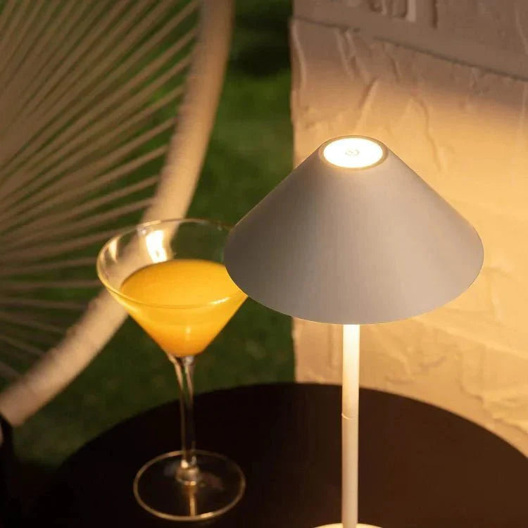 Notre Lampe Minimaliste en Kegel pour une élégance Accueillante