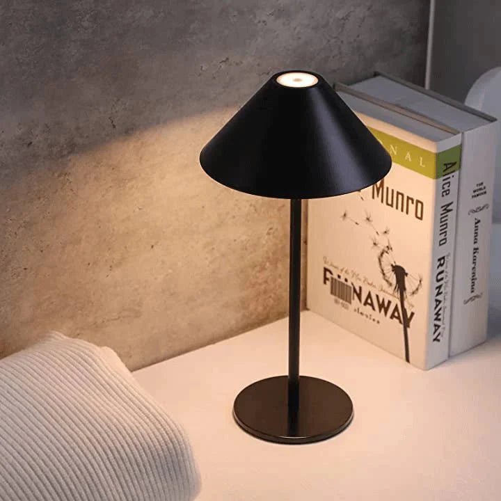 Notre Lampe Minimaliste en Kegel pour une élégance Accueillante