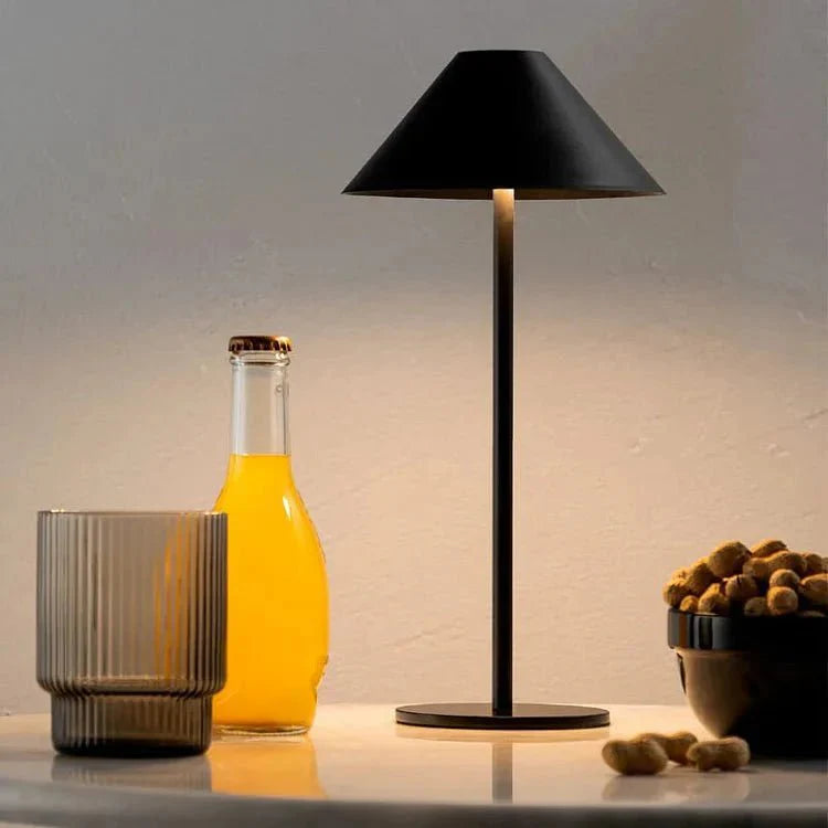 Notre Lampe Minimaliste en Kegel pour une élégance Accueillante