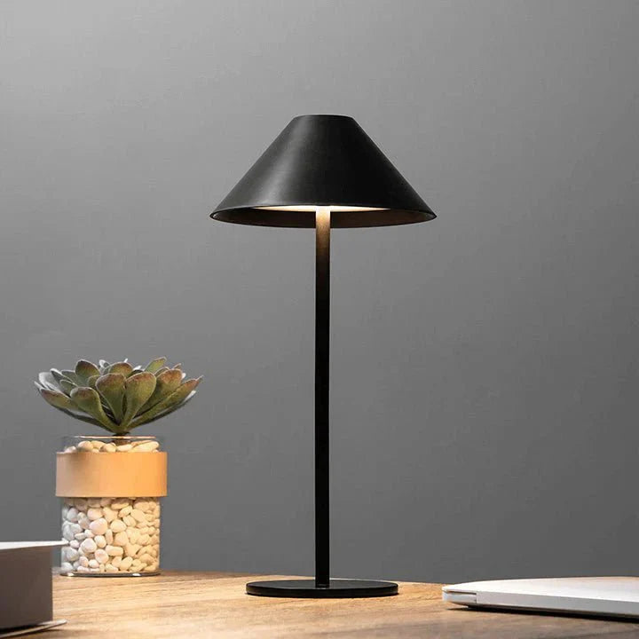Notre Lampe Minimaliste en Kegel pour une élégance Accueillante