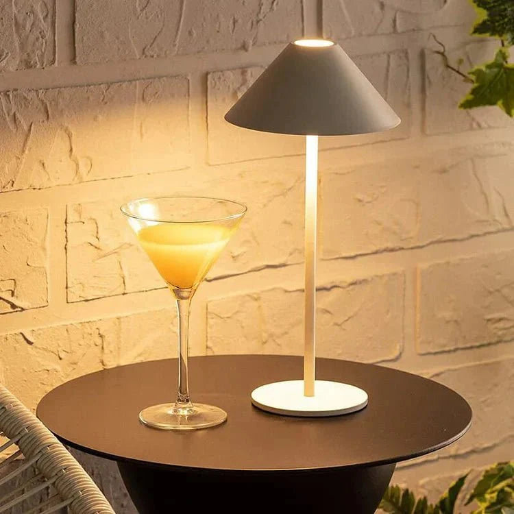 Notre Lampe Minimaliste en Kegel pour une élégance Accueillante