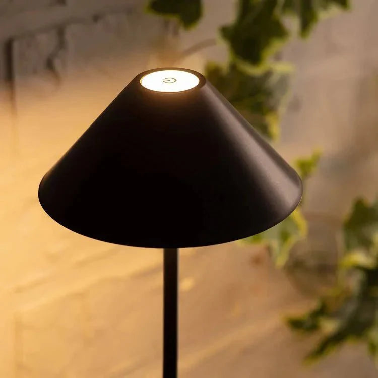 Notre Lampe Minimaliste en Kegel pour une élégance Accueillante
