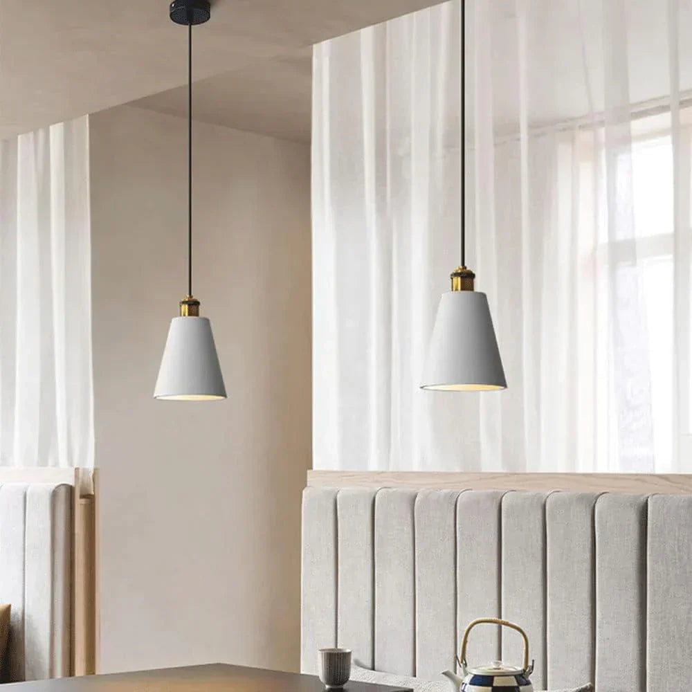 Deux lampes pendantes blanches de la verfijnde scandi deckenlampe en métal et résine