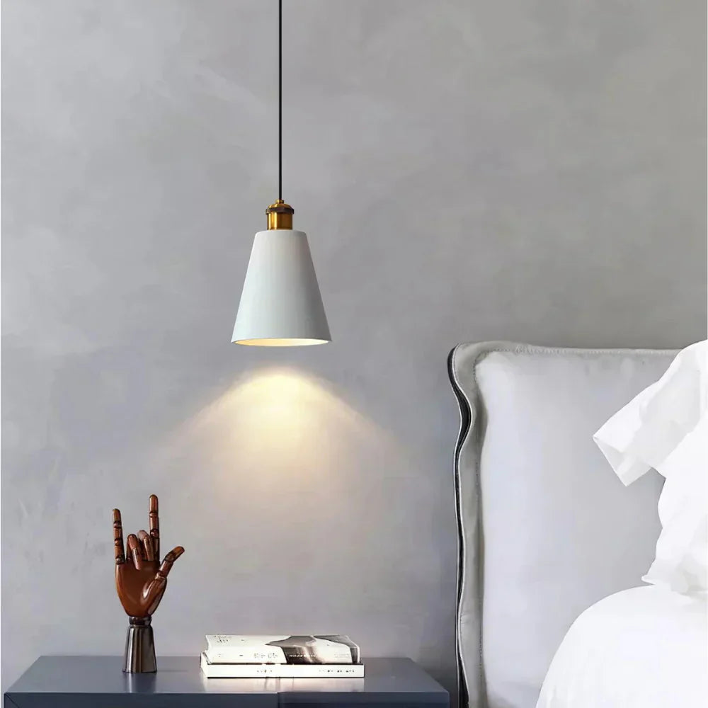 Suspension blanche en métal et résine, Verfijnde Scandi Deckenlampe élégante