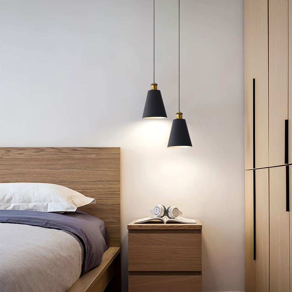 Photo d’une chambre moderne avec une verfijnde scandi deckenlampe en métal et résine