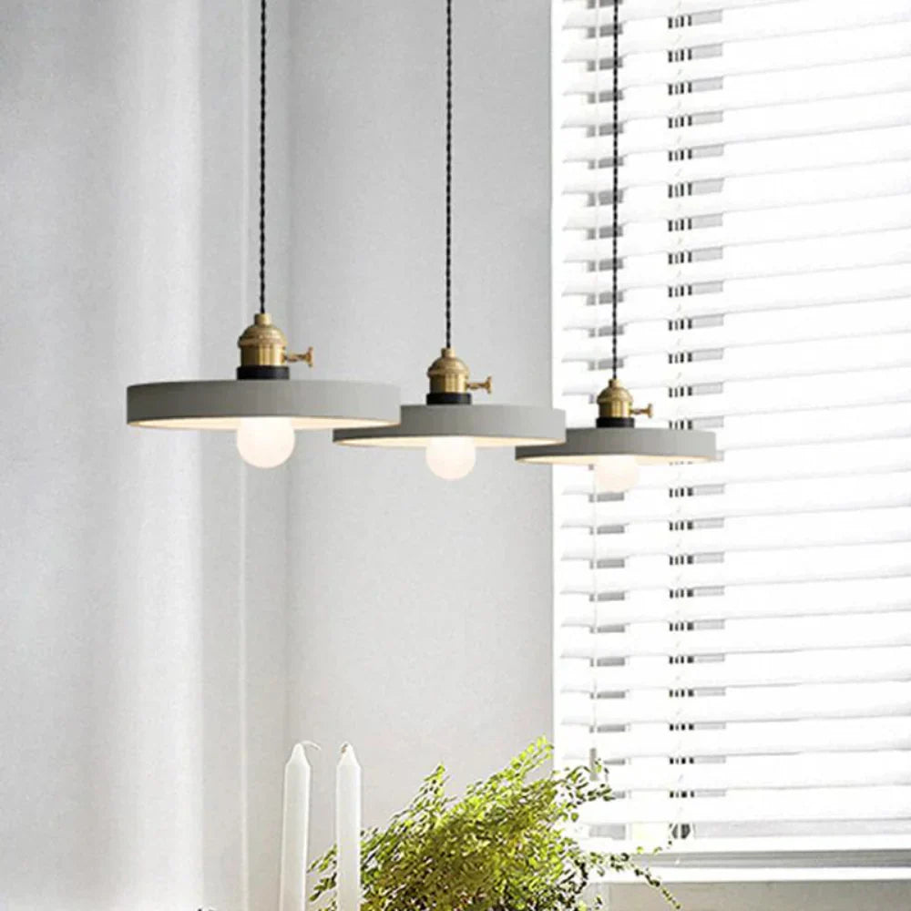 Trois abat-jour gris de Verfijnde Scandi Deckenlampe pour un éclairage moderne et élégant