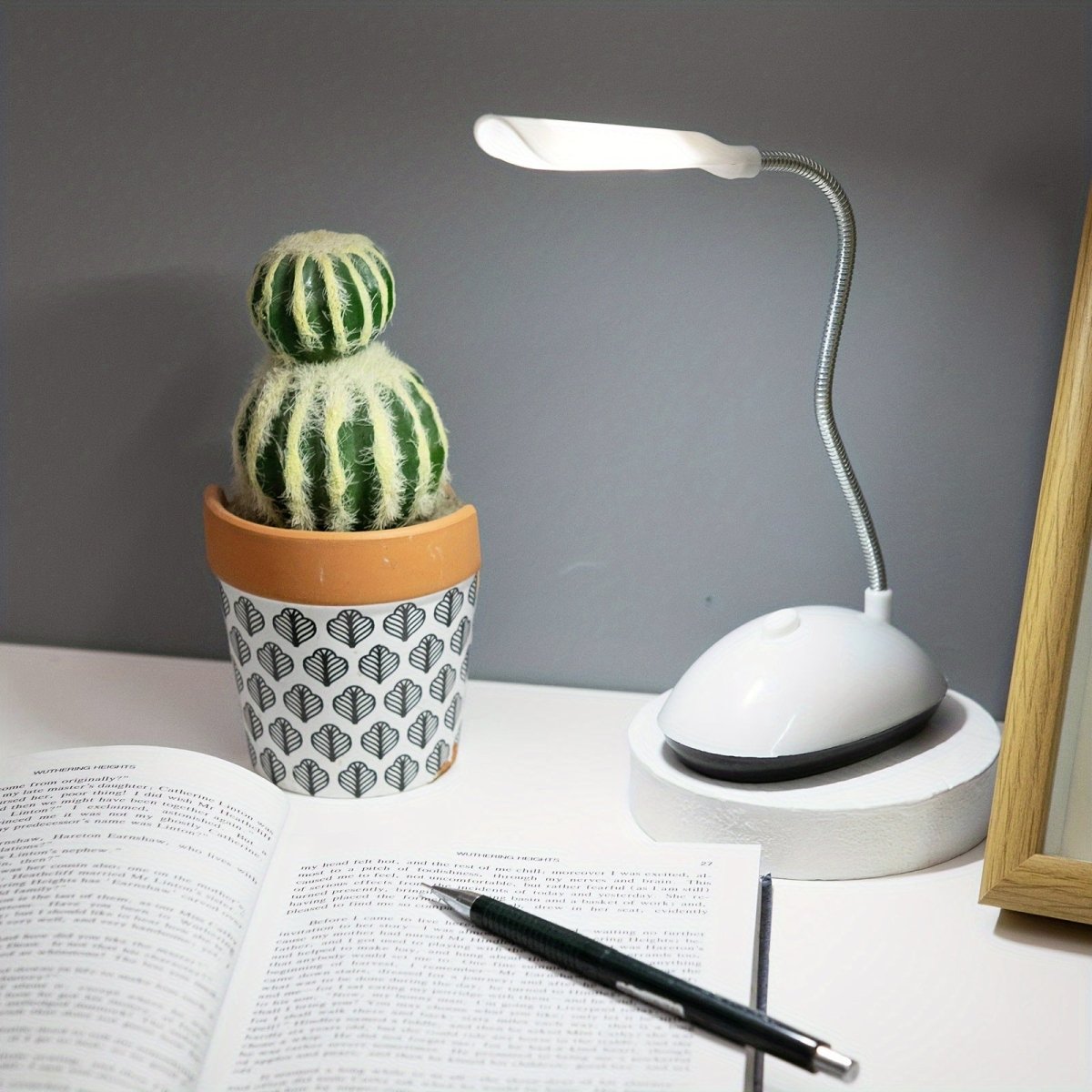Apportez Douceur à votre Espace avec la Led Schwanenhals Schreibtischlampe