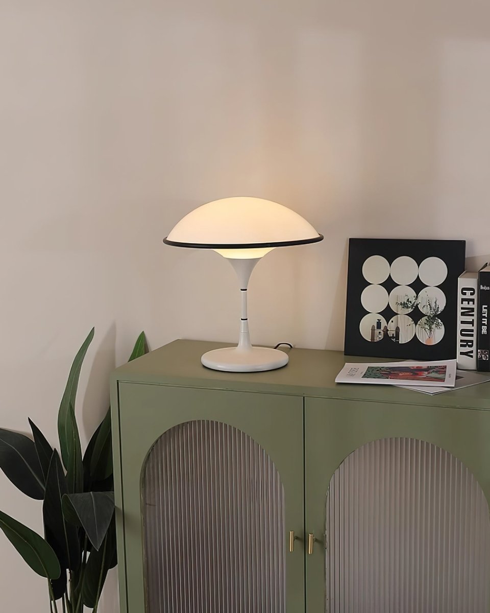 Nous Offrons la Lampe de Table Fontana, Alliant Rétro et Modernité