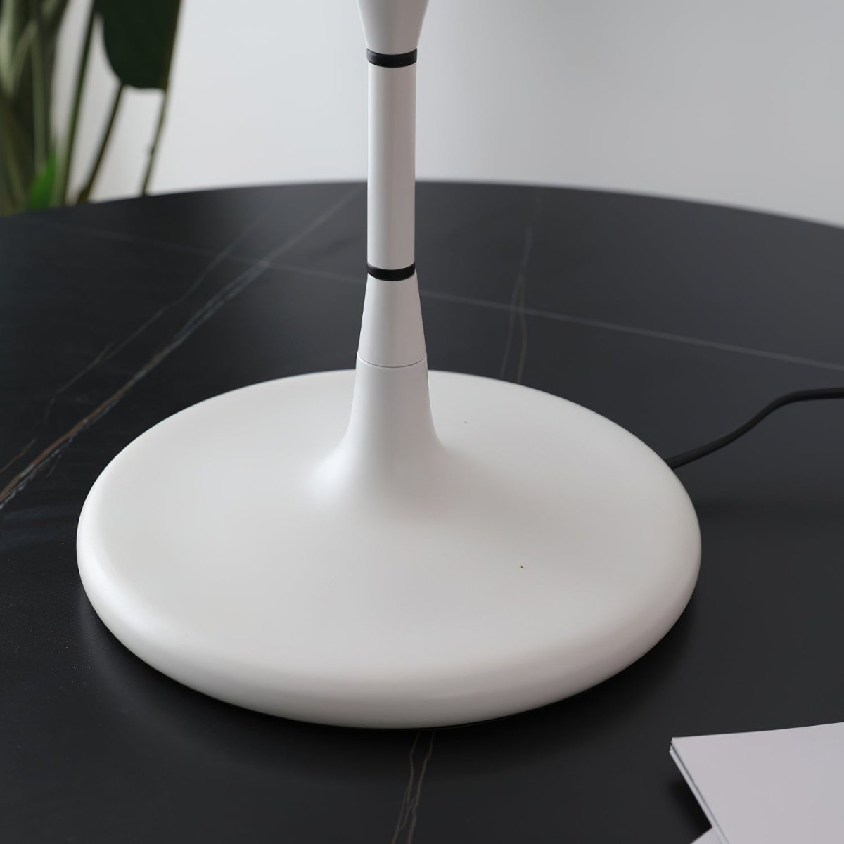 Nous Offrons la Lampe de Table Fontana, Alliant Rétro et Modernité