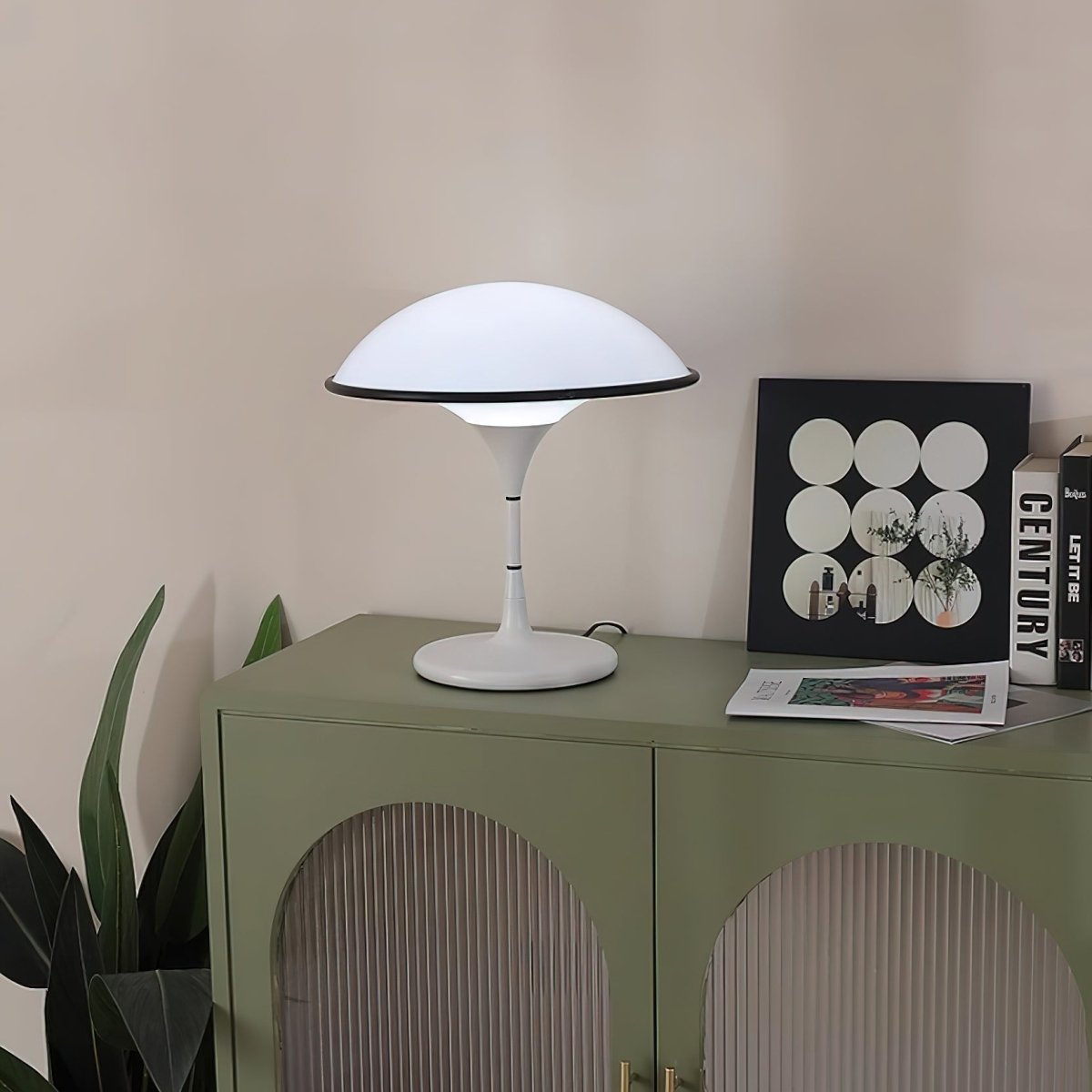 Nous Offrons la Lampe de Table Fontana, Alliant Rétro et Modernité