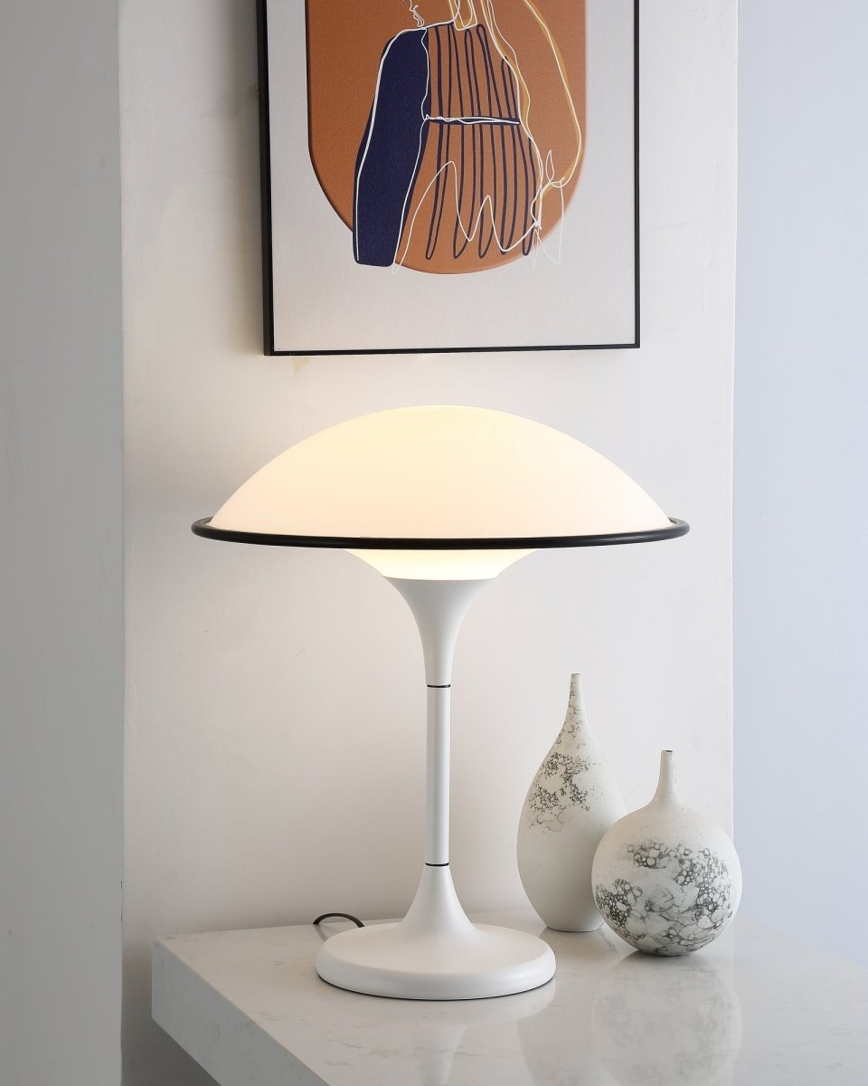 Nous Offrons la Lampe de Table Fontana, Alliant Rétro et Modernité