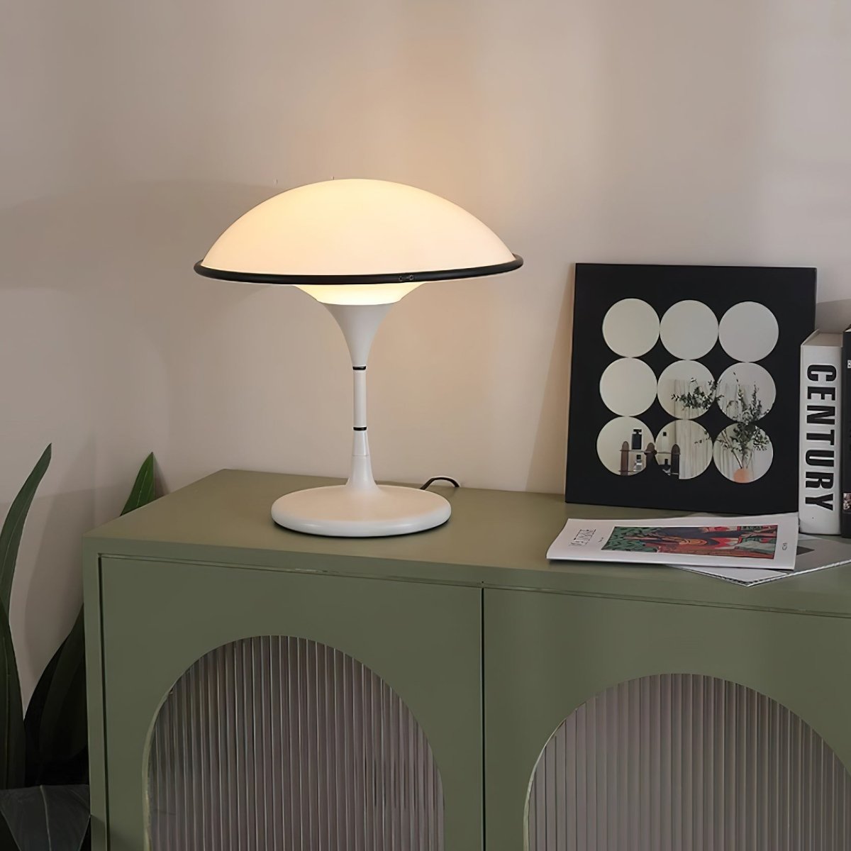 Nous Offrons la Lampe de Table Fontana, Alliant Rétro et Modernité