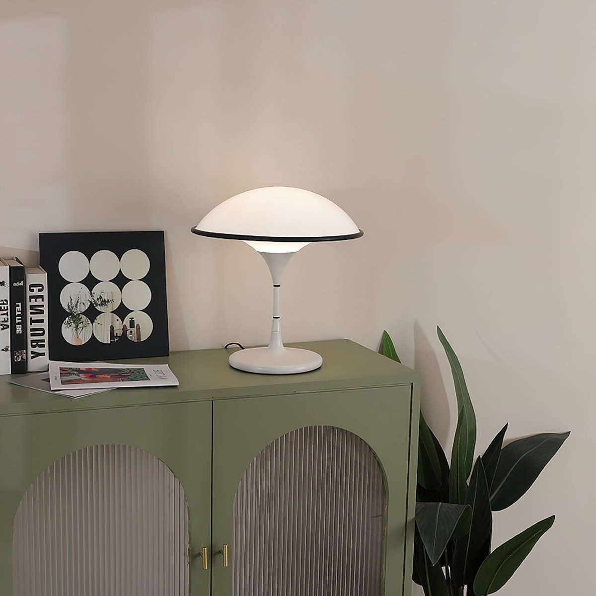 Nous Offrons la Lampe de Table Fontana, Alliant Rétro et Modernité