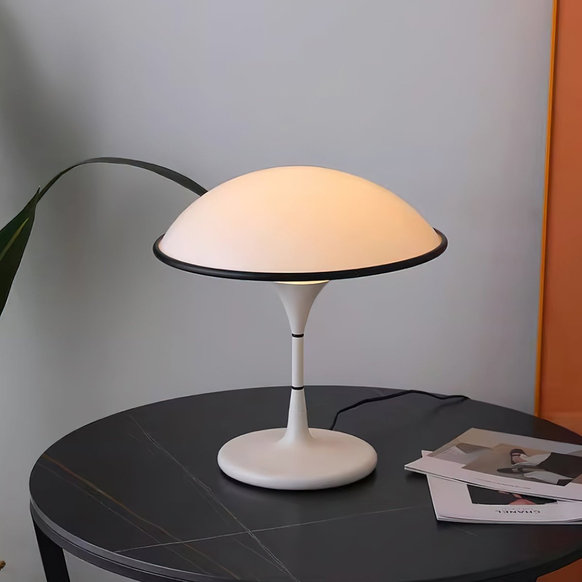 Nous Offrons la Lampe de Table Fontana, Alliant Rétro et Modernité