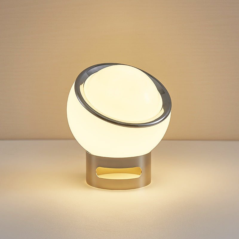 Cette Lampe Bauhaus est L'élégance Fonctionnelle à la Française