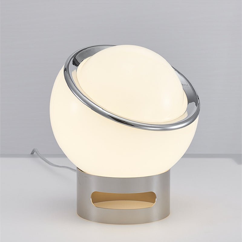 Cette Lampe Bauhaus est L'élégance Fonctionnelle à la Française