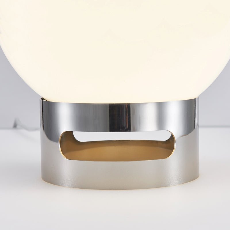 Cette Lampe Bauhaus est L'élégance Fonctionnelle à la Française