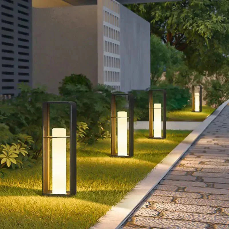 Ajoutez élégance et Durabilité à votre Jardin avec notre Lanterne Solaire