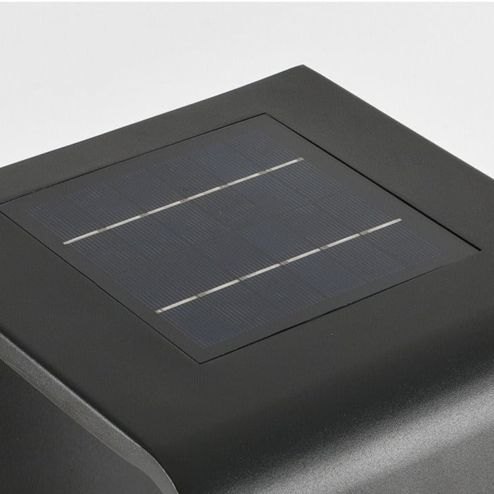 Ajoutez élégance et Durabilité à votre Jardin avec notre Lanterne Solaire