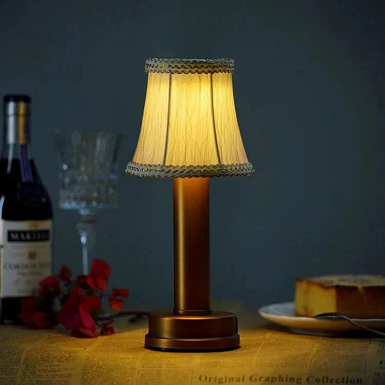 Table Lamp élégante : un Hauch de Lumière Douce et Moderne