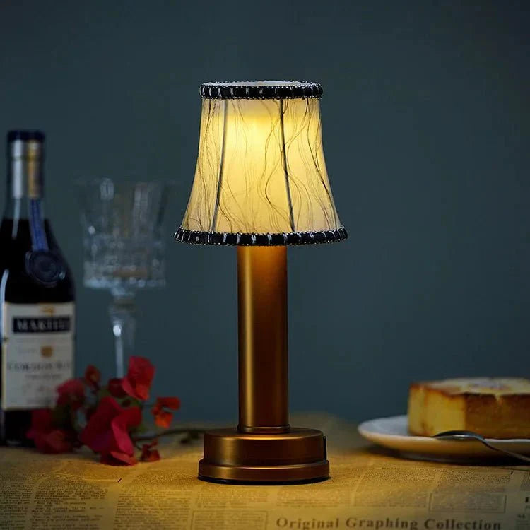 Table Lamp élégante : un Hauch de Lumière Douce et Moderne