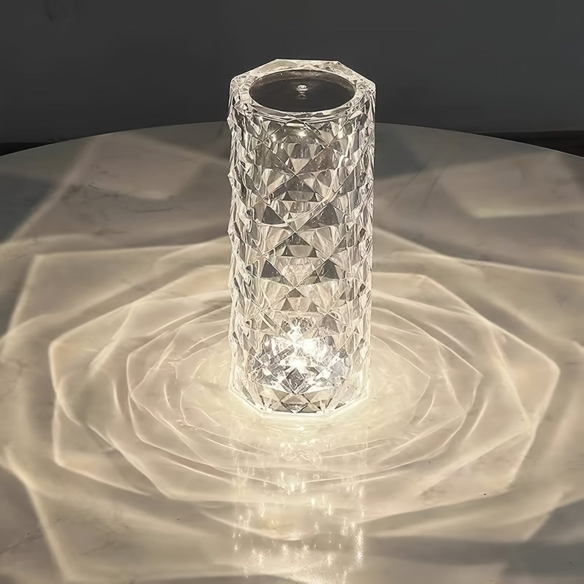 Ajoutez du Luxe avec la Lampe de Table Kristall-diamant