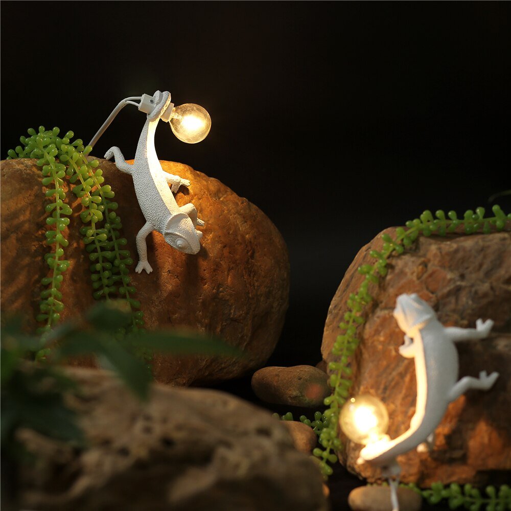 Nous Offrons Cette Lampe en Résine Lézard pour un Design Moderne et Naturel