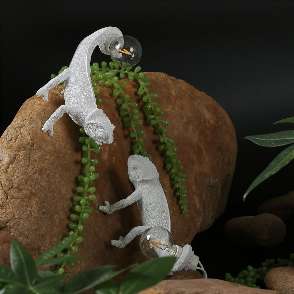 Nous Offrons Cette Lampe en Résine Lézard pour un Design Moderne et Naturel