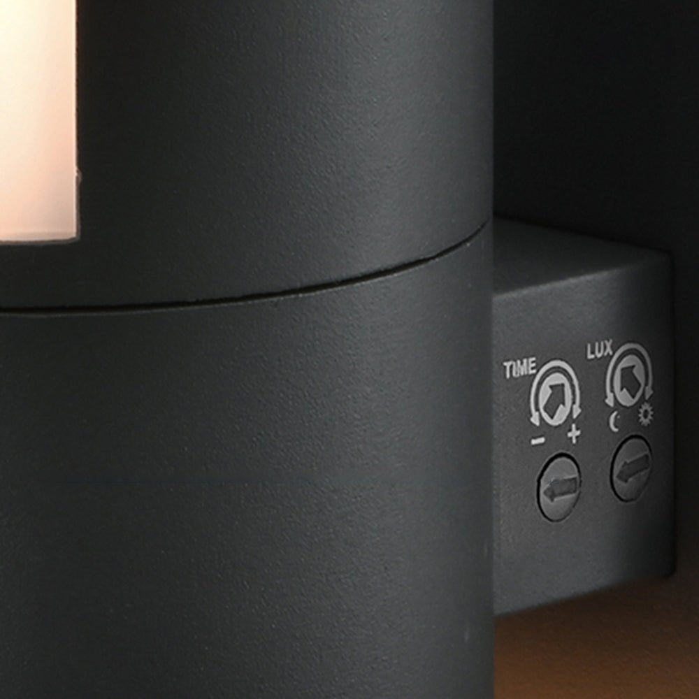 Éclairez votre Extérieur avec une Lampe en Métal et Acrylique Moderne