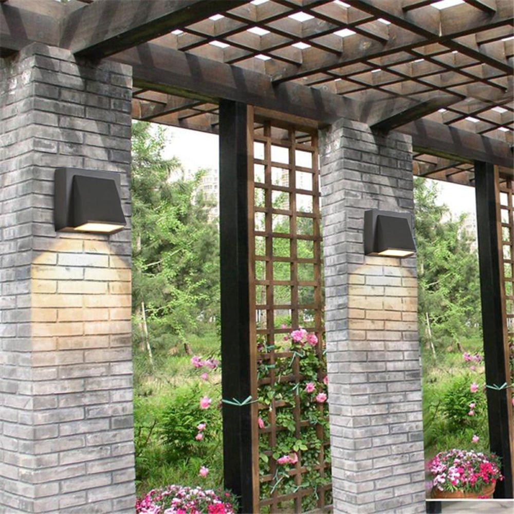Éclairez vos Espaces Extérieurs avec la Charmante Orr Moderne Métall Led