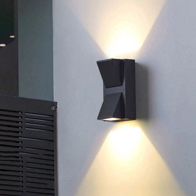 Éclairez vos Espaces Extérieurs avec la Charmante Orr Moderne Métall Led