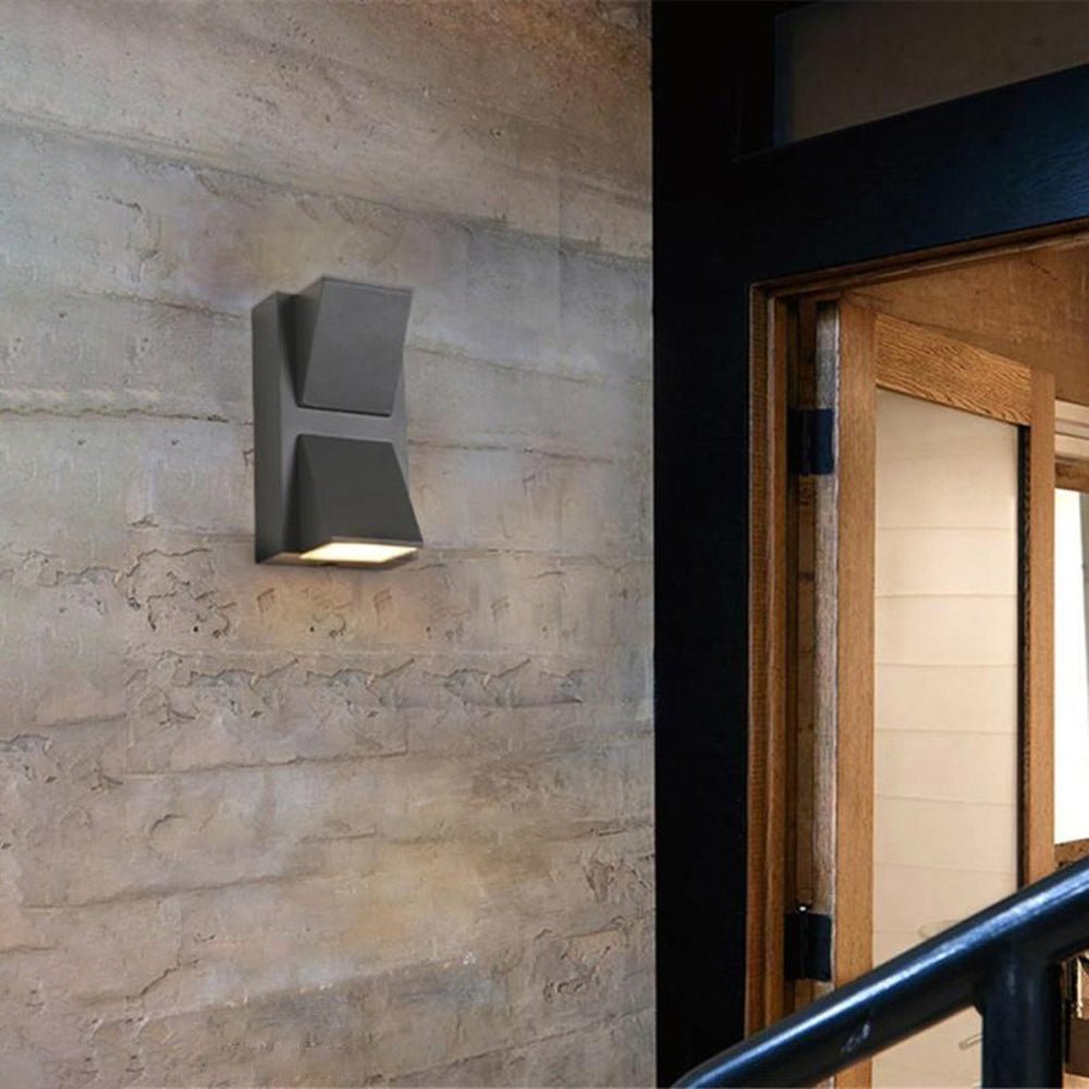 Éclairez vos Espaces Extérieurs avec la Charmante Orr Moderne Métall Led