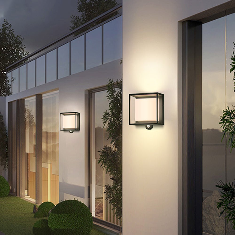 Apportez de la Lumière avec notre Lampe Murale Solaire à Capteur