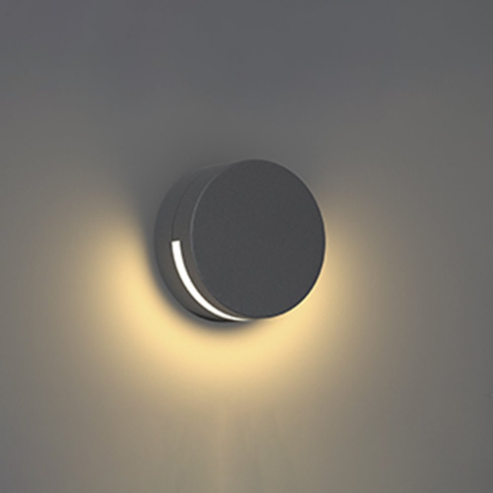 Cette Lampe Moderne en Métal et Verre pour un Style Durable