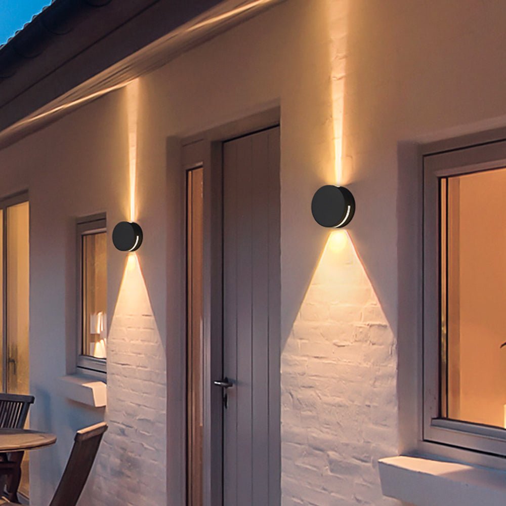Cette Lampe Moderne en Métal et Verre pour un Style Durable