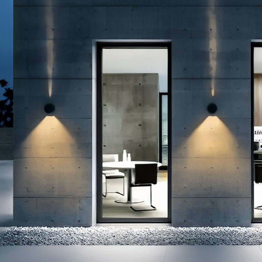 Cette Lampe Moderne en Métal et Verre pour un Style Durable